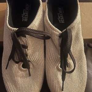 A’RCOPEDICO  Beige woven shoes sz 39